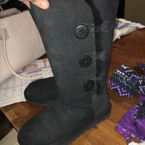 Triple Bailey Button uggs Sz 8